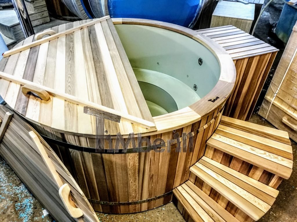 Outdoor hot tub Canadian Red Cedar